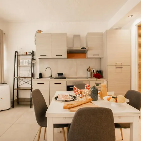 30 M De La Apartment *