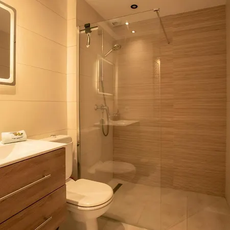 30 M De La * Grimaud