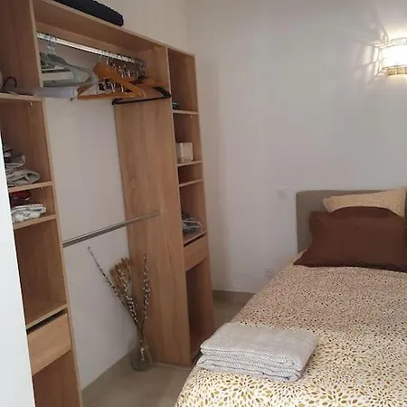 Apartment 30 M De La *