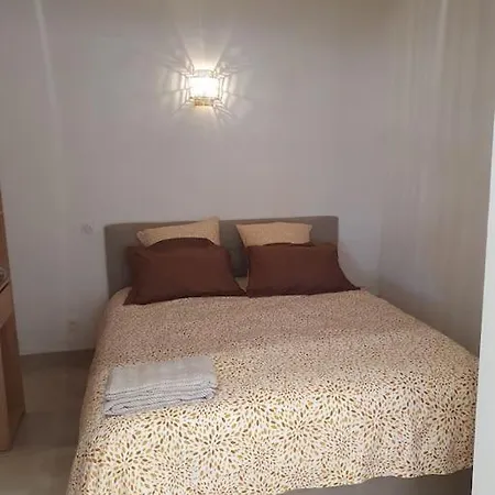 Apartment 30 M De La