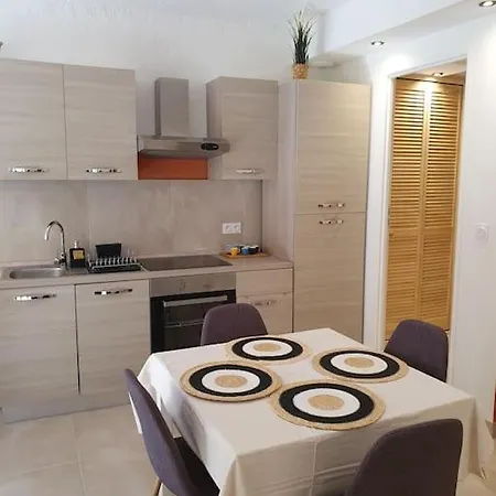30 M De La Grimaud